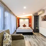 Platine Istiklal מלון